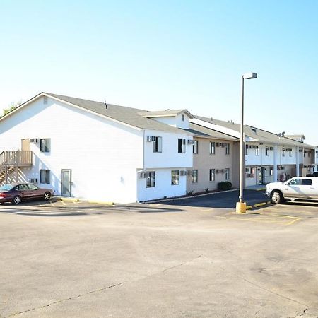 Luxury Inn & Suites Линкольн Экстерьер фото