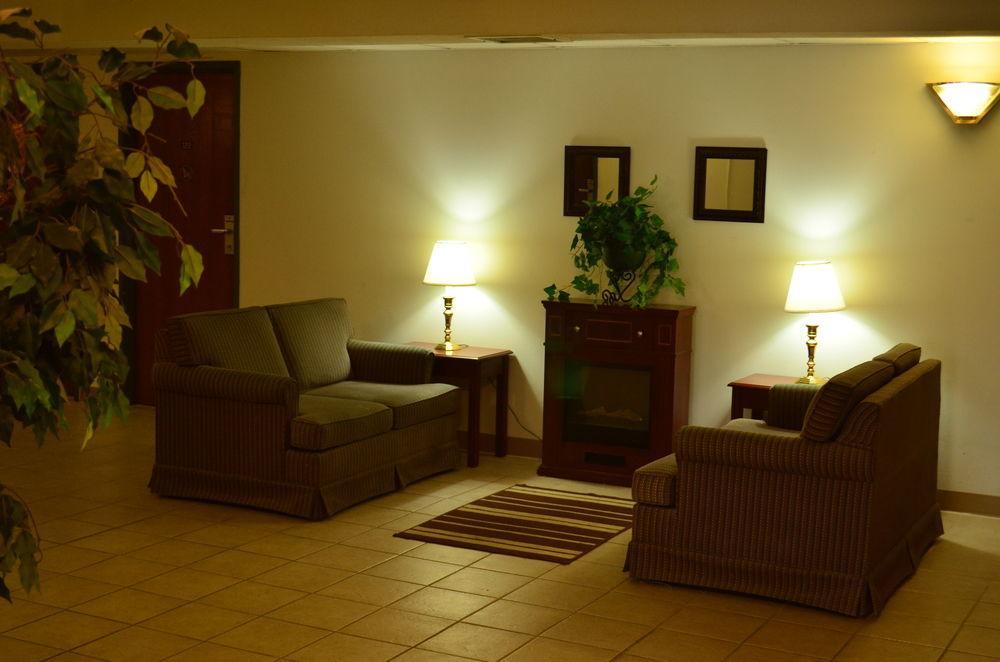 Luxury Inn & Suites Линкольн Экстерьер фото