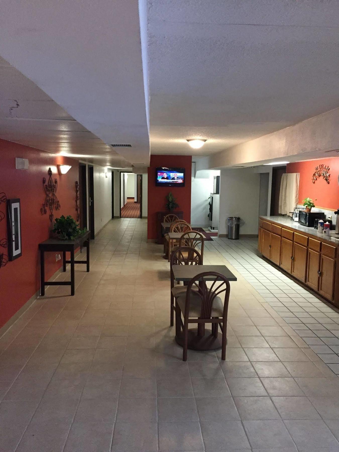 Luxury Inn & Suites Линкольн Экстерьер фото