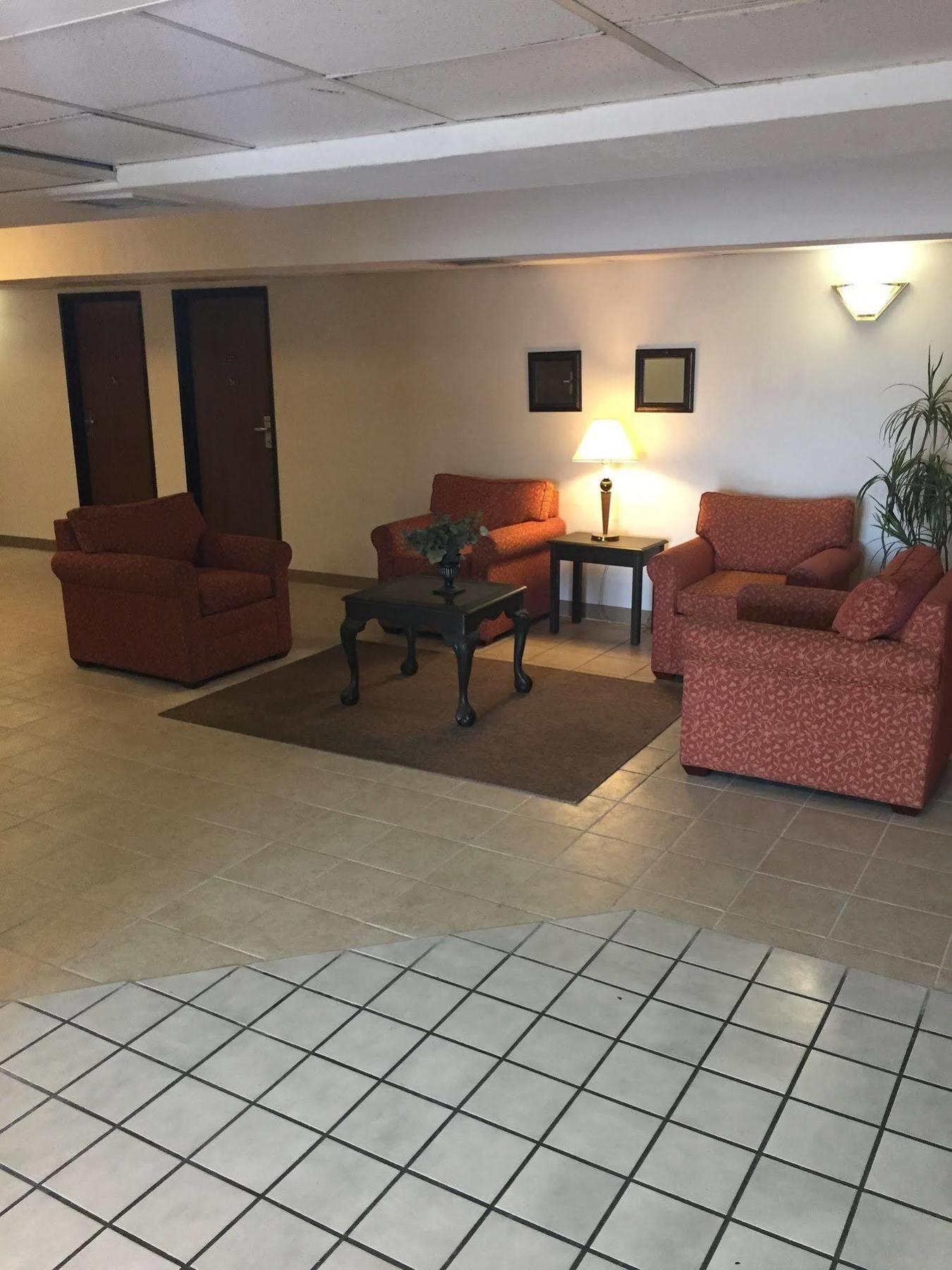 Luxury Inn & Suites Линкольн Экстерьер фото