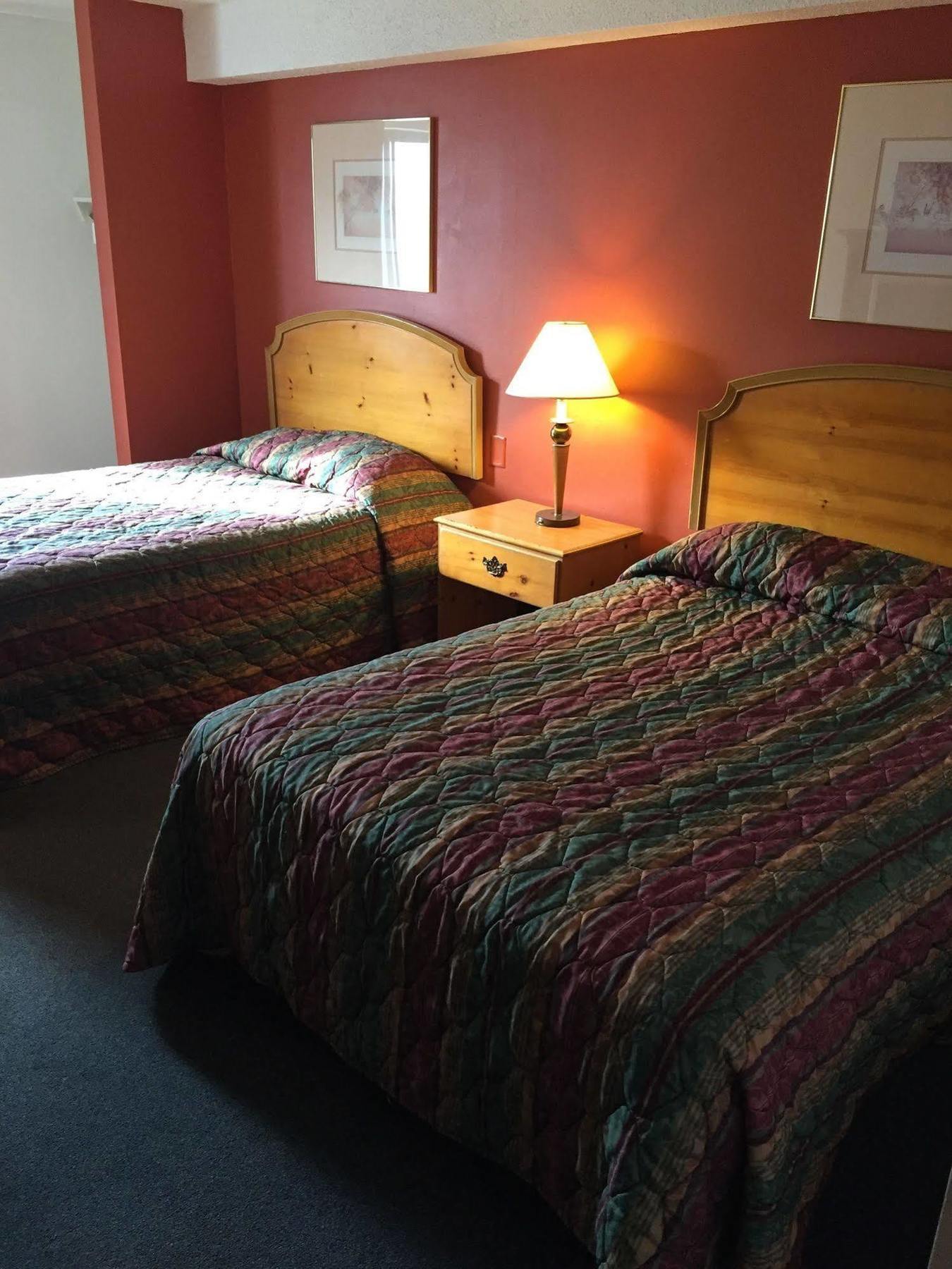 Luxury Inn & Suites Линкольн Экстерьер фото