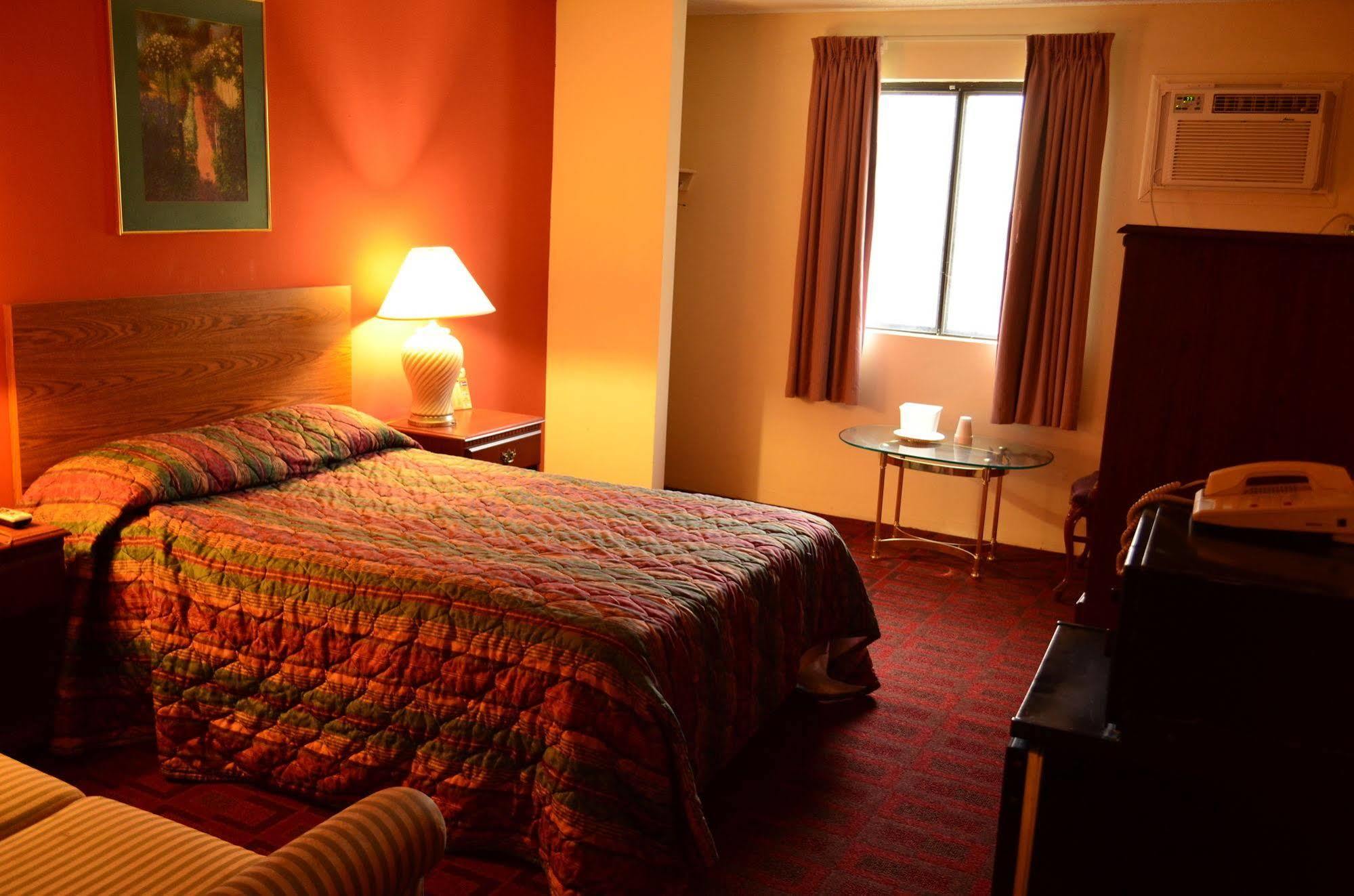 Luxury Inn & Suites Линкольн Экстерьер фото