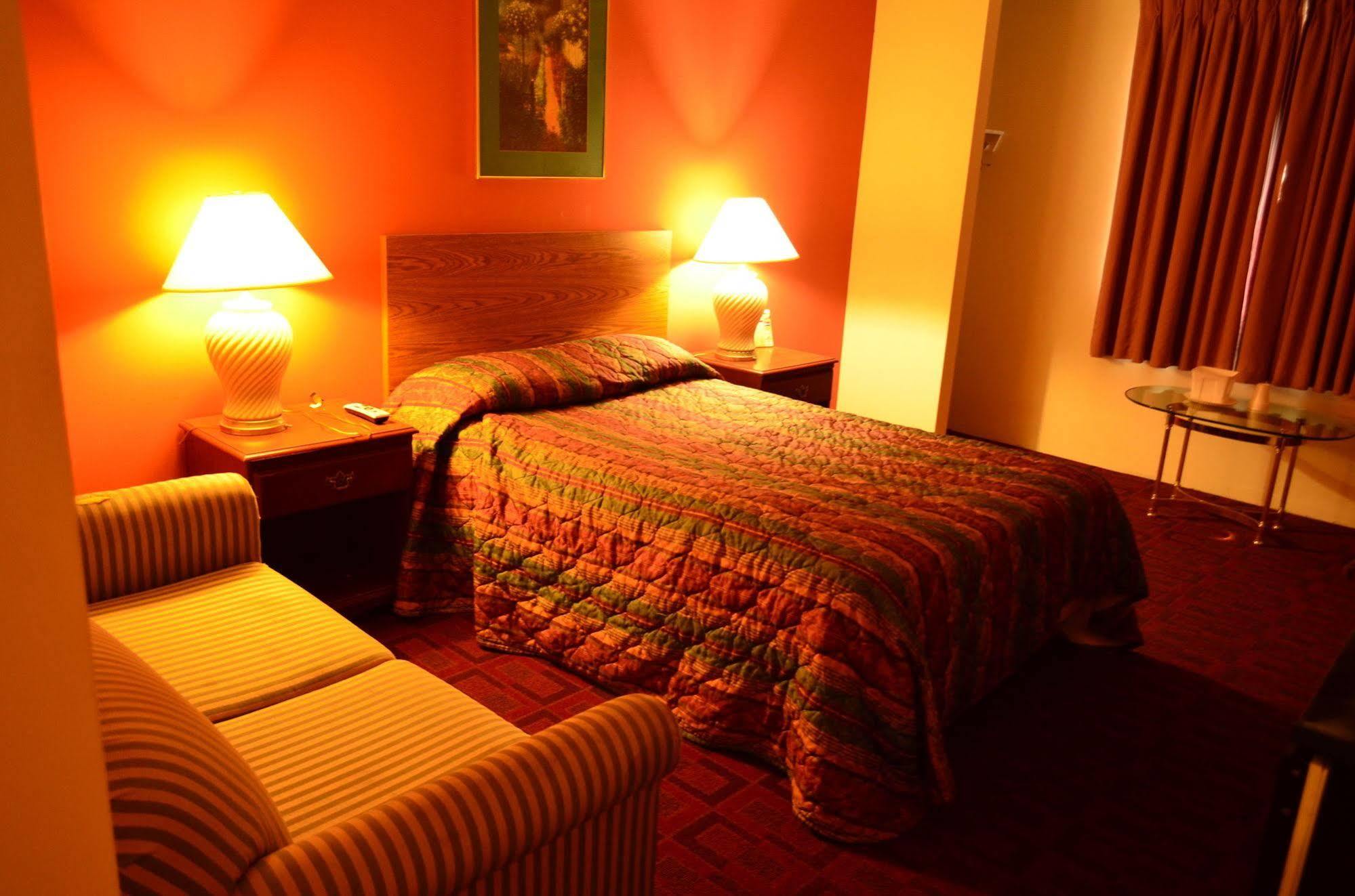 Luxury Inn & Suites Линкольн Экстерьер фото
