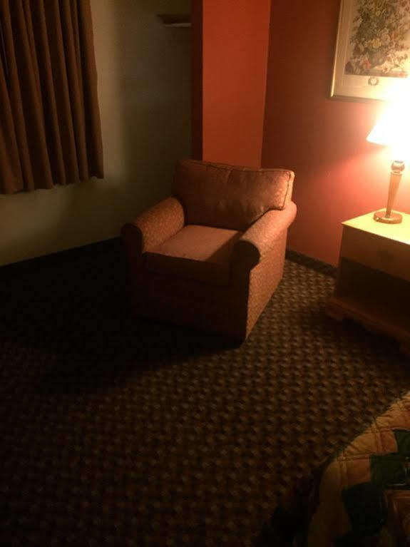Luxury Inn & Suites Линкольн Экстерьер фото